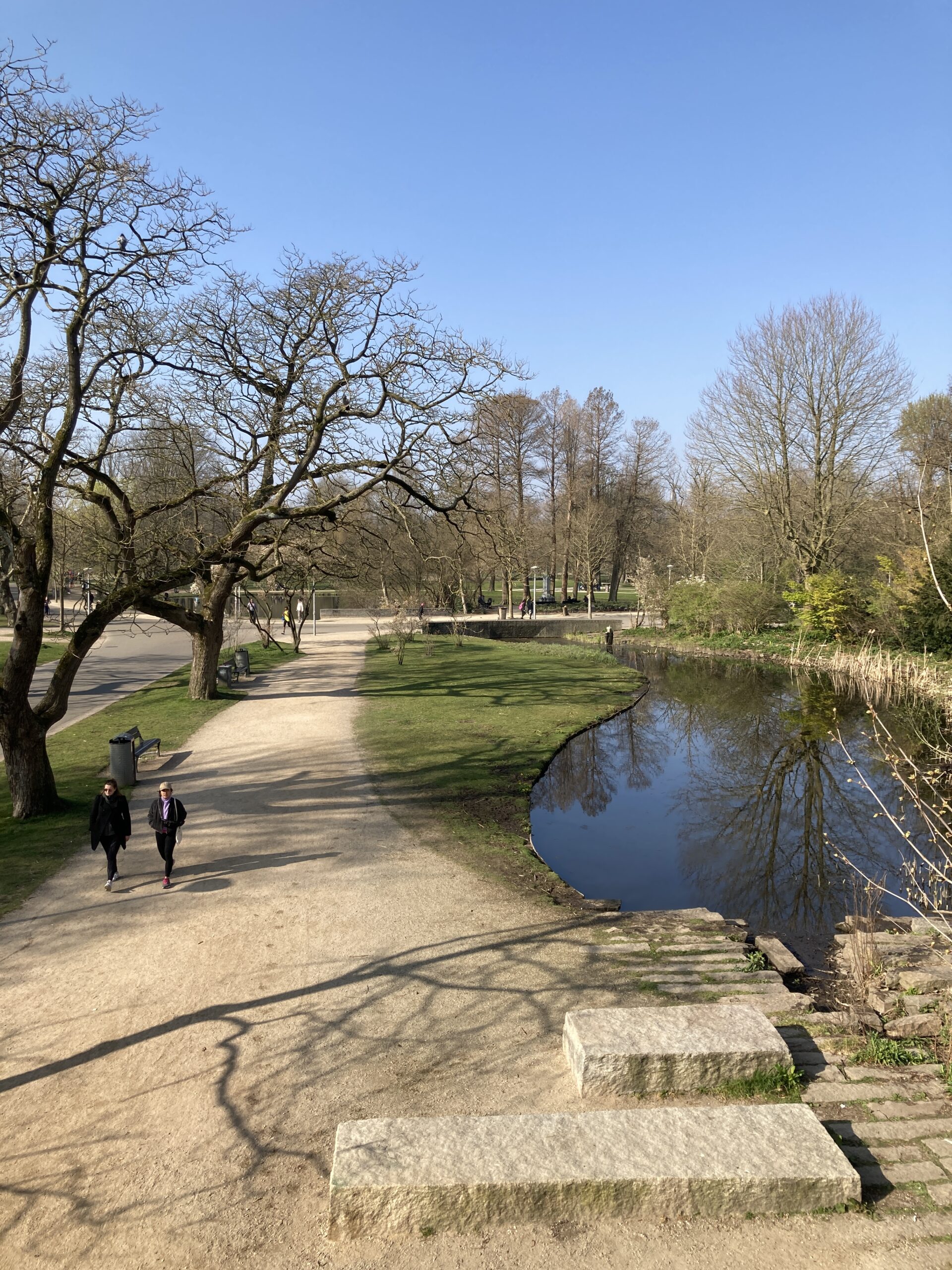 het vondelpark in amsterdam op een zaterdagochtend